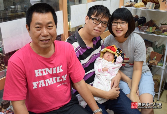 徐寶寶(新北永和區嬰兒寶寶滿月剃頭理髮、免費嬰兒剃胎毛儀式吉祥話)。中國風會場，爸媽寶貝免費穿「日中韓」古裝禮服。專業拍照、DVD光碟、證書。★購買「臍帶章、肚臍章、胎毛筆刷印章」贈送：剃頭、收涎、抓周，三選一。 2015.09.26 照片2